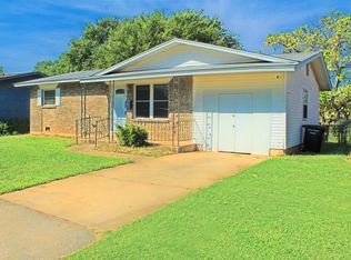 2301 Queensbury Rd, Moore, OK 73160