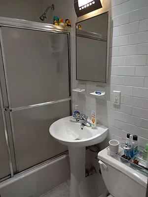 Rented by Salon Realty Corp | media 13