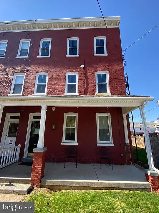 1st image of 930 N Shippen St APT 2