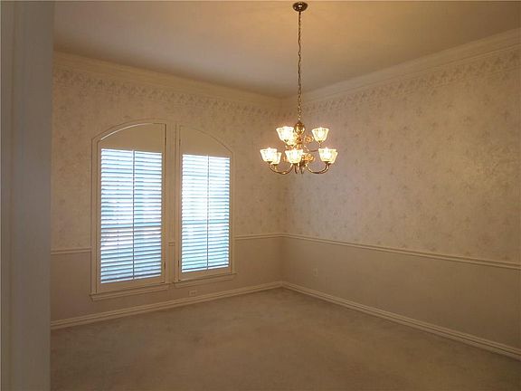 5th image of 3408 Oakleaf Ln