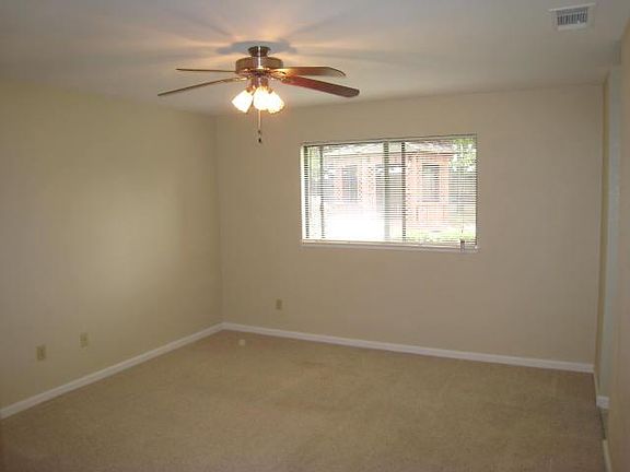 3rd image of 2881 Shasta Dr