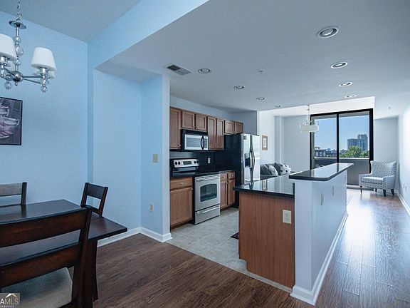 4th image of 3040 Peachtree Rd NW Unit 507