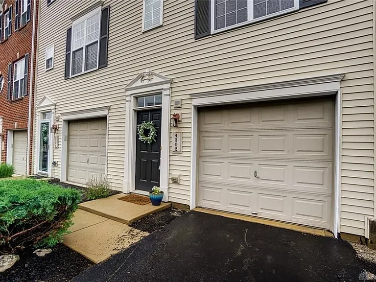 4302 Straight Arrow Rd — Photo 3