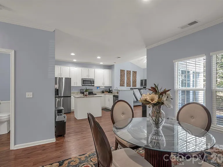 1802 Robinwood Village Dr — Photo 9