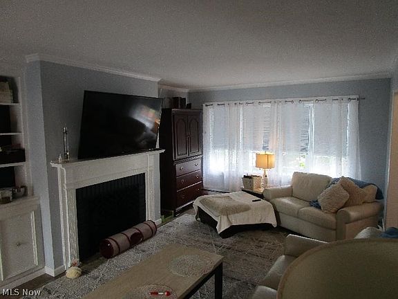 3rd image of 5 Meadowlawn Dr Unit 18