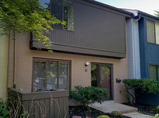 2036 Golf Course Dr, Reston, VA 20191