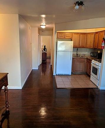 4th image of 3637 Barnes Ave