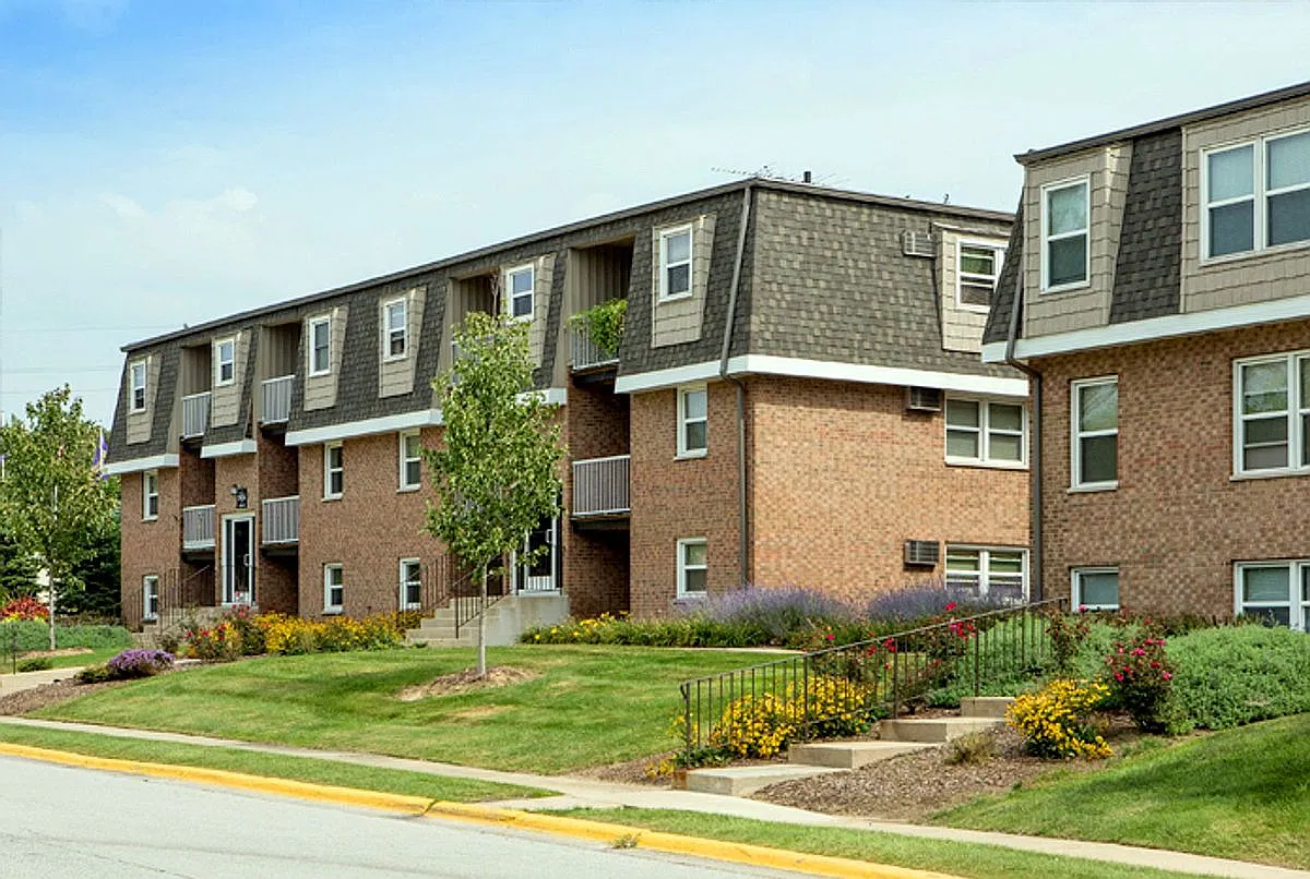 Viewpointe Apartment Homes — Photo 2