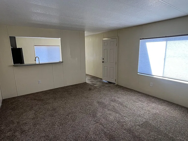 4366.1t - 829 West Harbeck Rd. — Photo 10