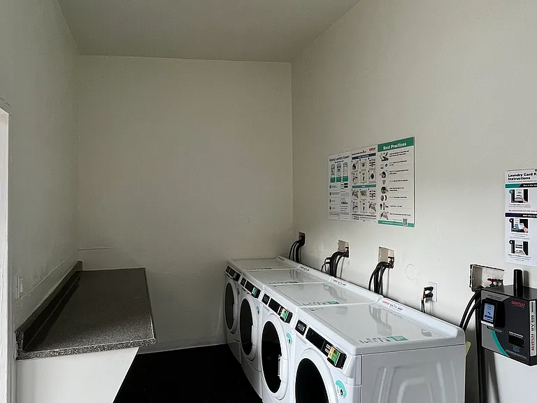 Sylmar Apartments — Photo 7