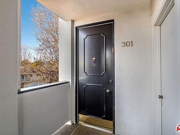5th image of 520 Montana Ave Unit 301