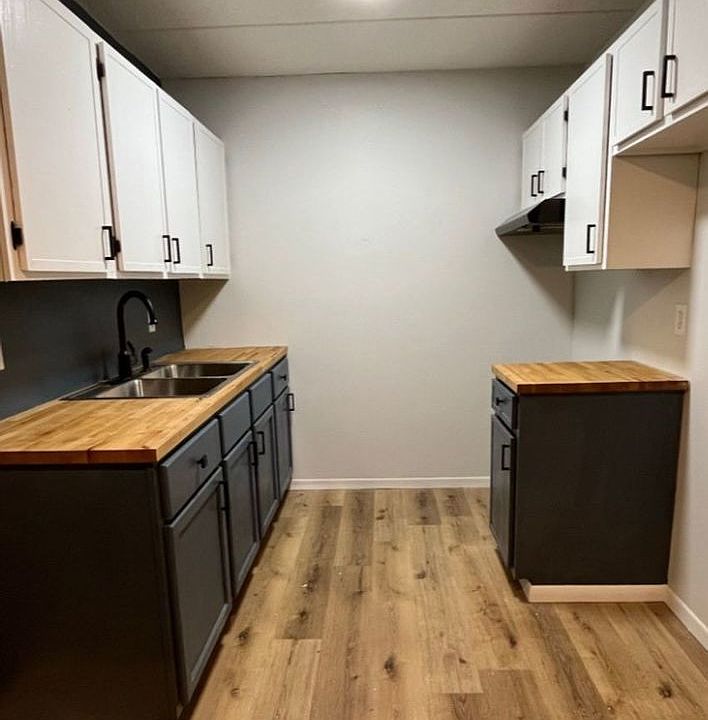 1st image of 1845 Ferry St #304
