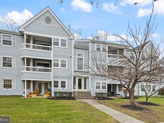 2nd image of 8393 Montgomery Run Rd Unit H