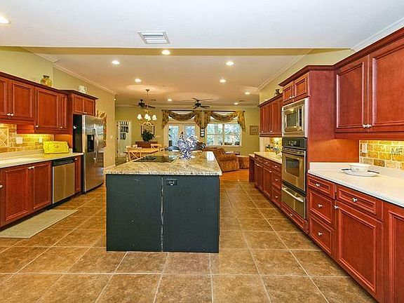 5th image of 930 Alba Dr