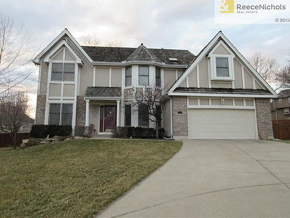 Stately Two Story in Cul de sac