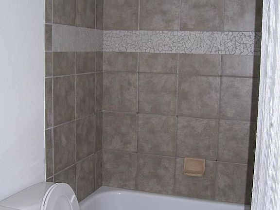 5th image of 927 Ramblewood St Unit A