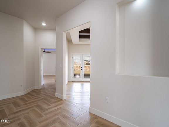 5th image of 212 Playa Vista Ct