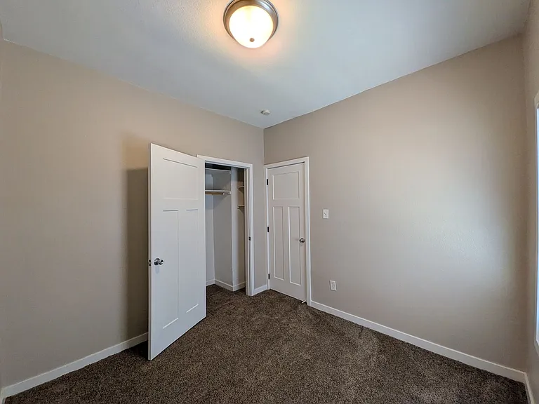 2120 Capitol Ave — Photo 24