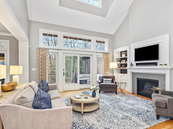 22 Raynor Dr, Hingham, MA 02043