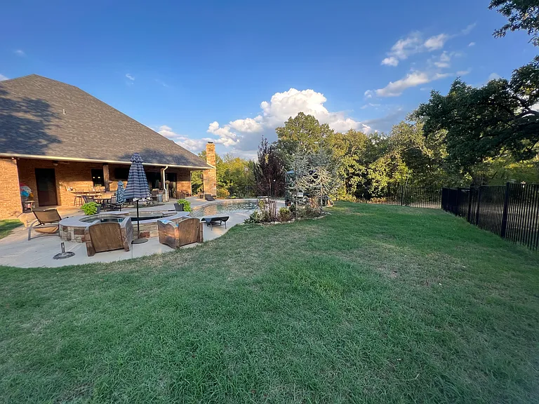 575 Chateau Bnd — Photo 11
