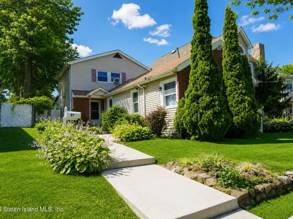 97 Hillcrest St, Staten Island, NY 10308