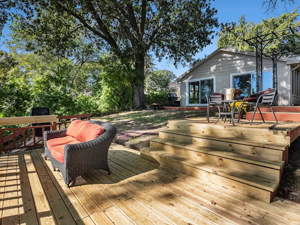 10093 Woodlawn Dr, Portage, MI 49002