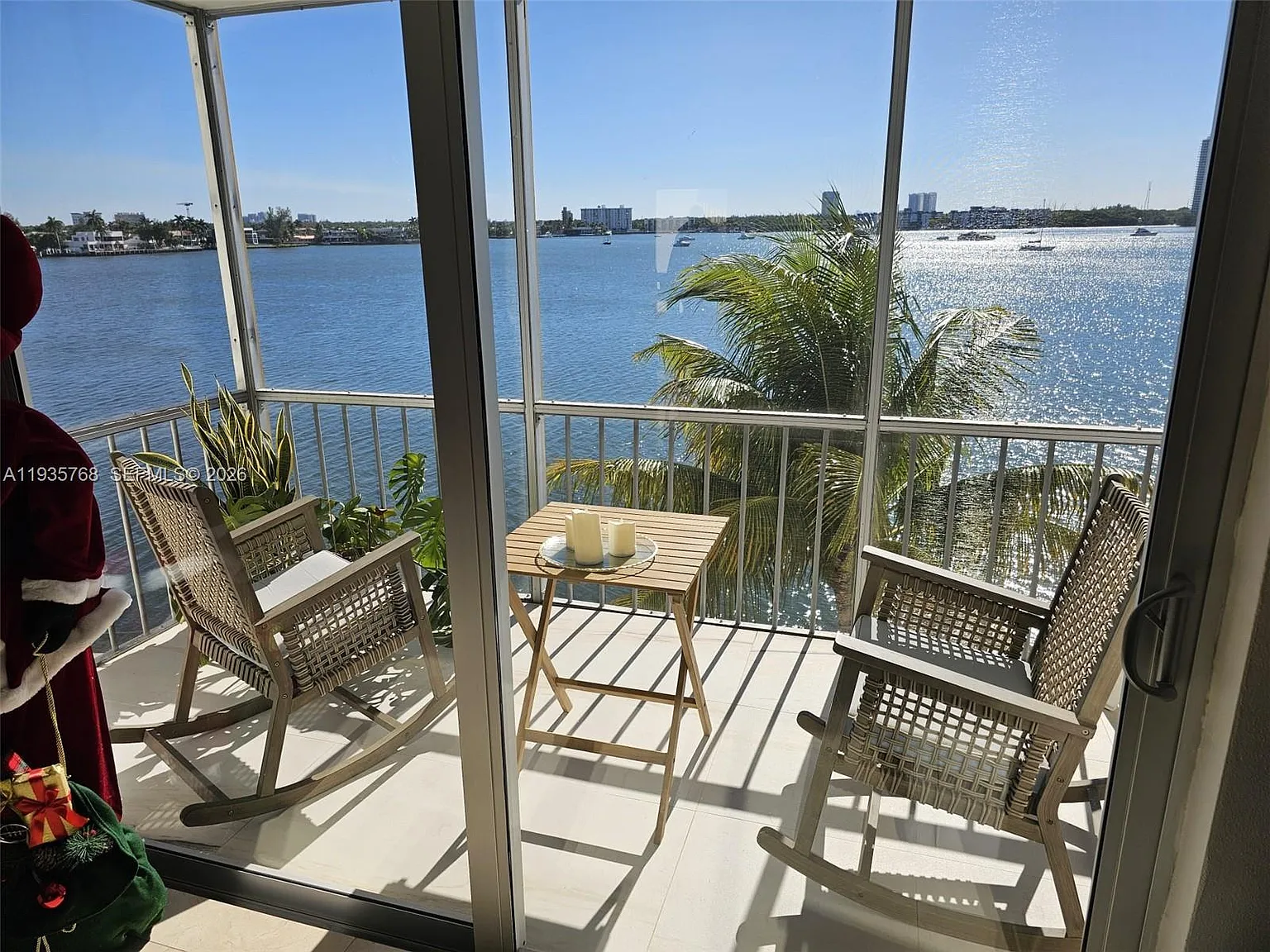1 bed, 1.0 bath, 768 sqft, $2,100 — Photo 3