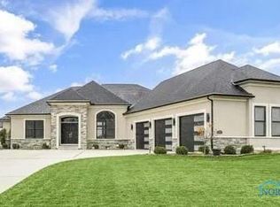 3700 Turtle Creek Dr, Perrysburg, OH 43551