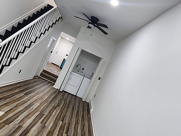 2nd image of 3502 E Lombard St