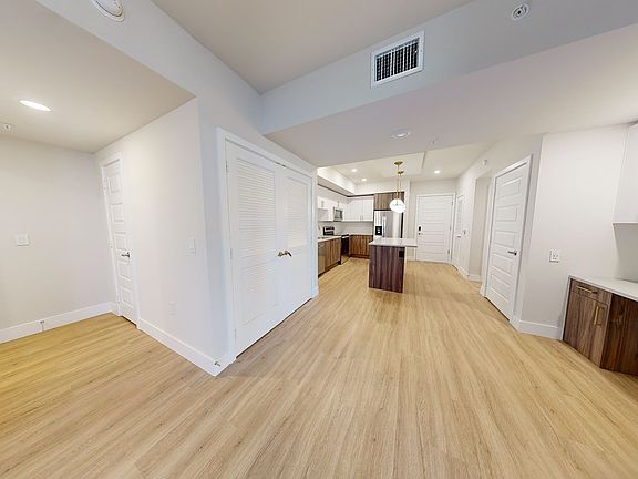 5th image of 1100 NE 1st St #B2