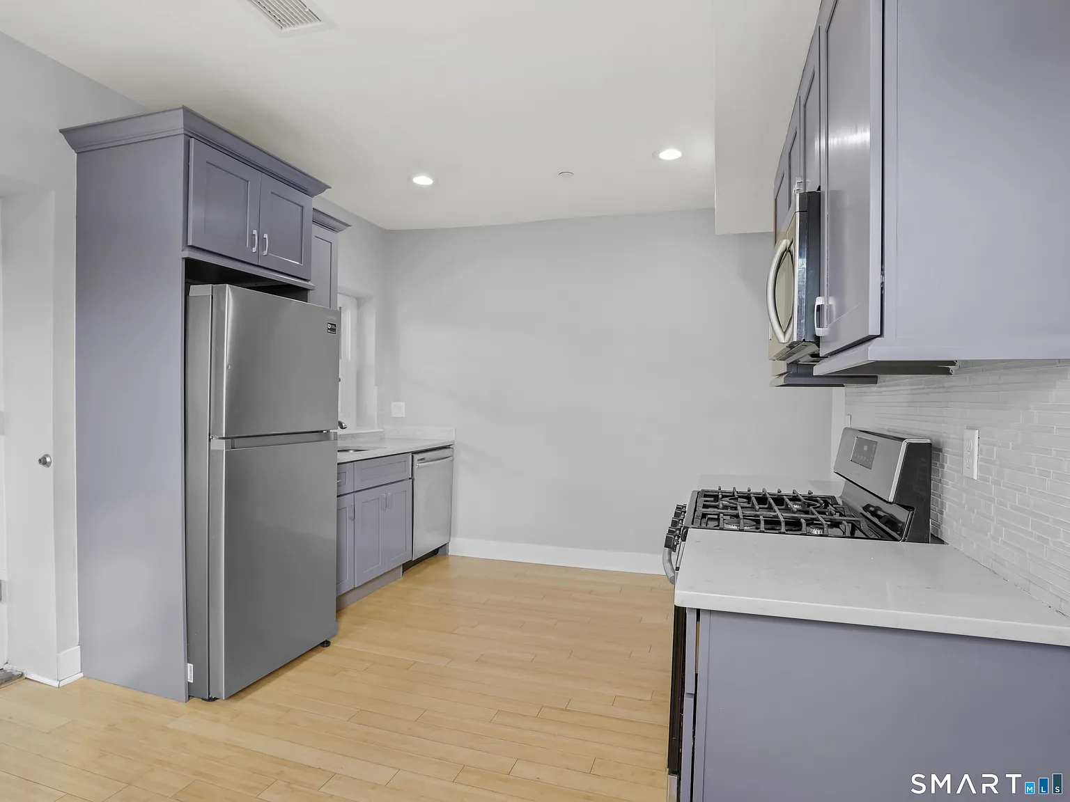 3 bed, 2.0 bath, 1000 sqft, $2,500 — Photo 4