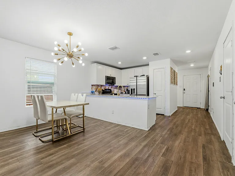 2915 Acacia Dr — Photo 9