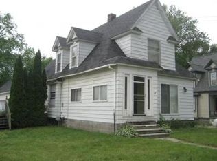 24 E Shore Dr, Whitmore Lake, MI 48189