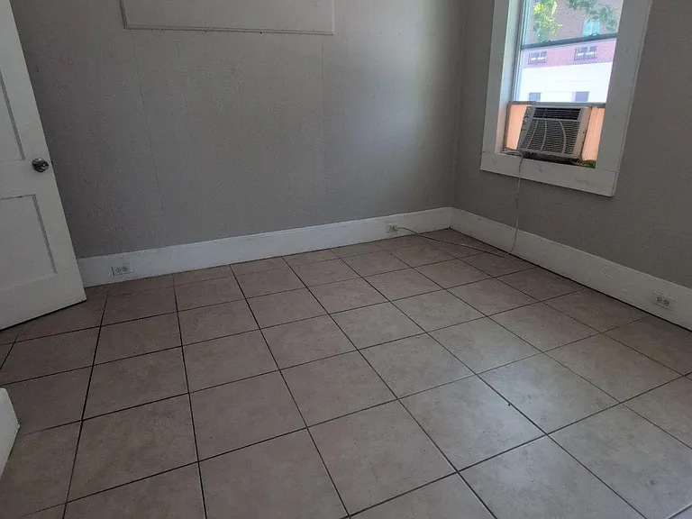417 N Liberty St #8 — Photo 3