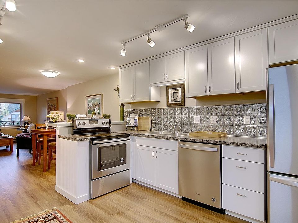 1st image of 1556 Woodbridge Ct