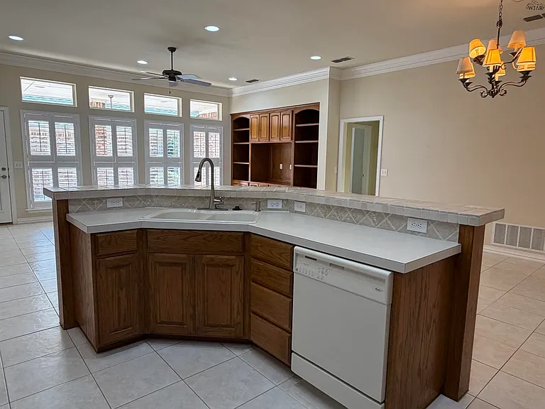 4 Warwick Ct — Photo 9