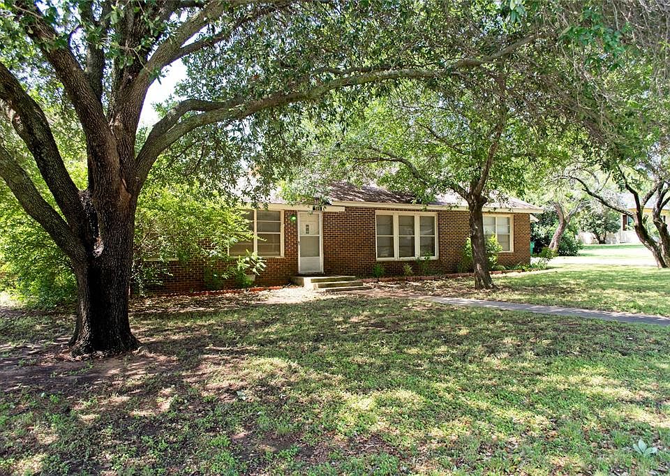 1st image of 303 W Live Oak St
