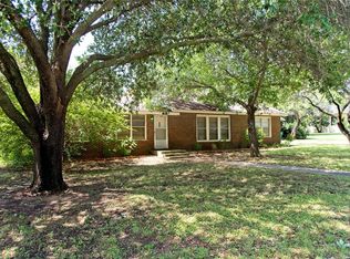 303 W Live Oak St, Jacksboro, TX 76458