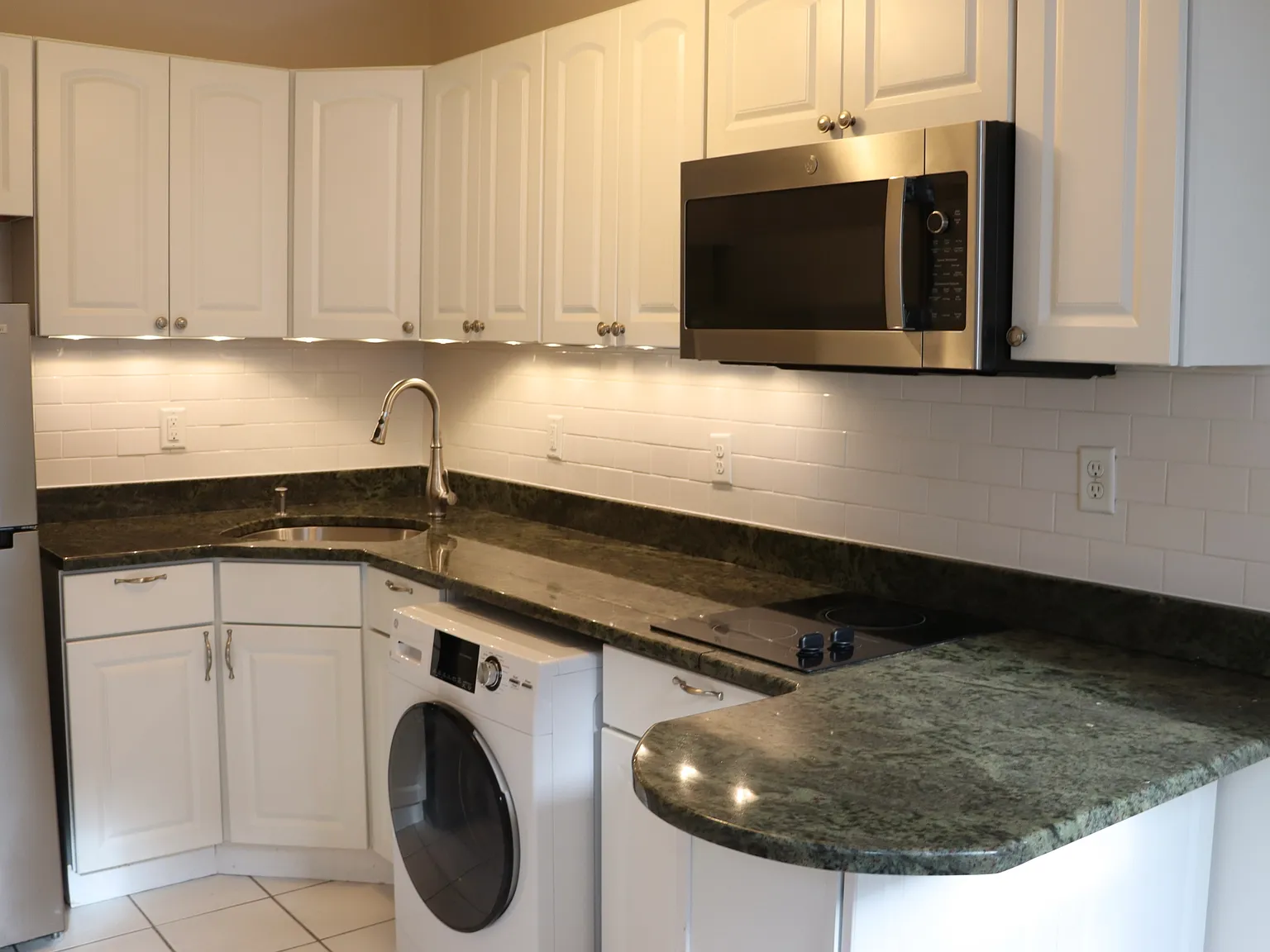 Studio, 450 sqft, $2,600 — Photo 4