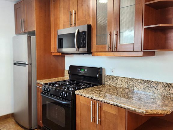 5th image of 12928 Burbank Blvd Unit 4