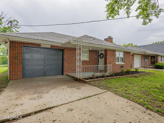 3rd image of 131 Riverside Dr