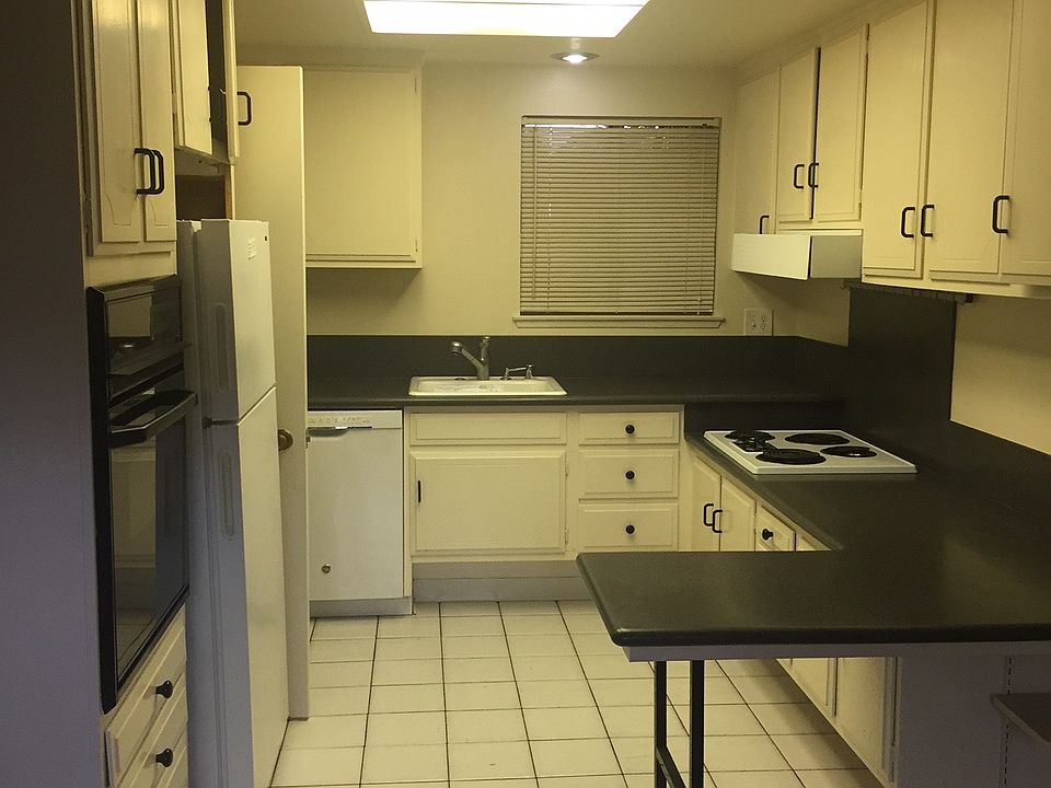 2nd image of 2135 Via Puerta Unit B