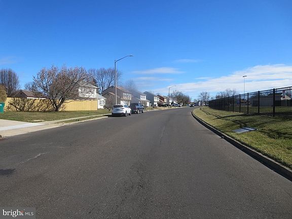 5th image of 556 Fernwood Ln
