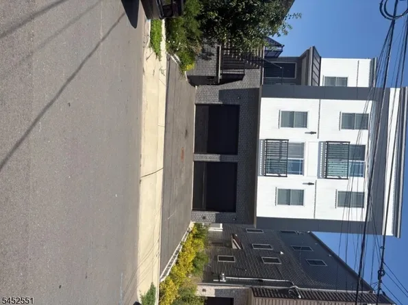 325 Doyle St, Elizabeth, NJ 07206