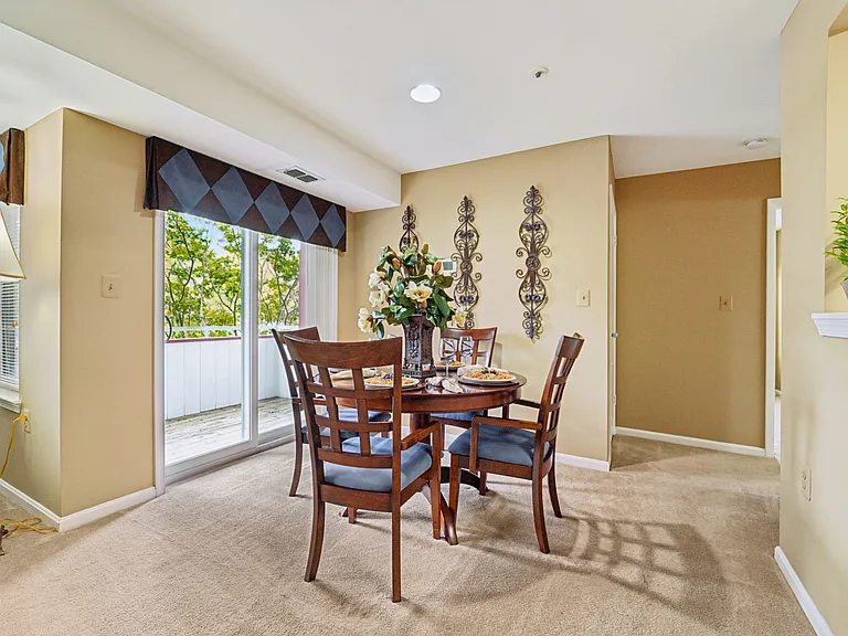 Country Meadows Apartments — Photo 24