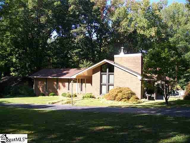 1st image of 240 Oakwood Dr