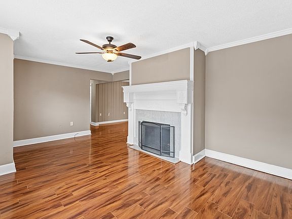 5th image of 228 Bedford Forest Ave