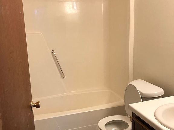 5th image of 2511A Camellia Dr