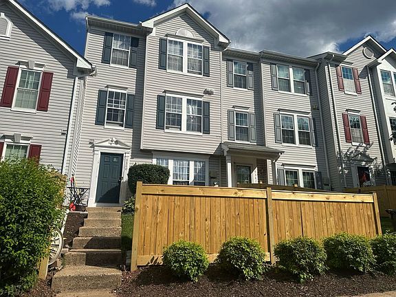 3rd image of 9342 Fringe Tree Ln