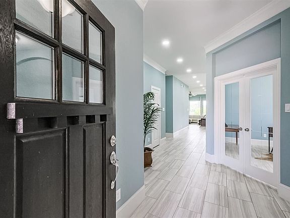 3rd image of 106 Fountain Bend Ln